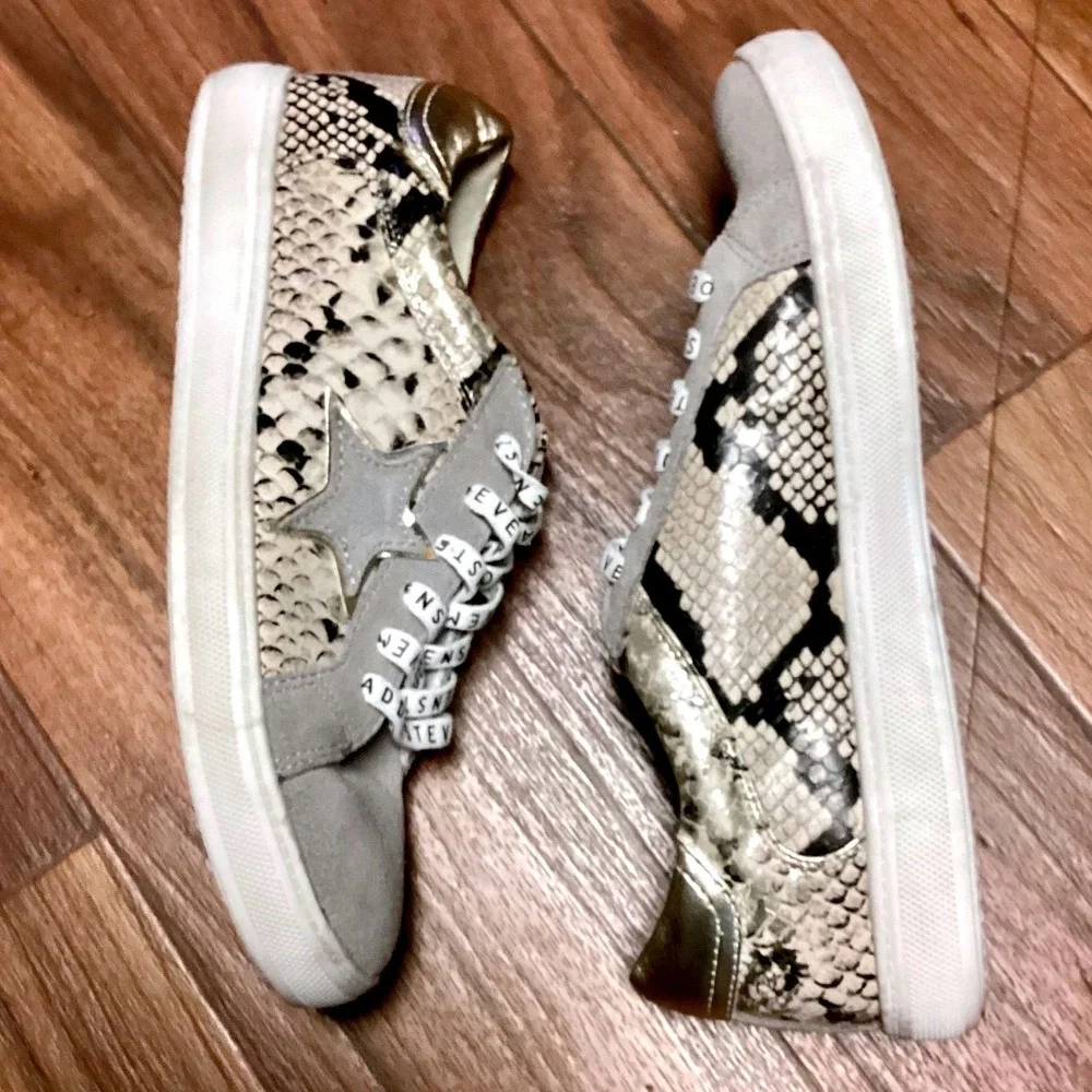 Steve Madden Amalfi Sneakers Grey‎ Suede Snakeskin Star Logo Laces Womens 9